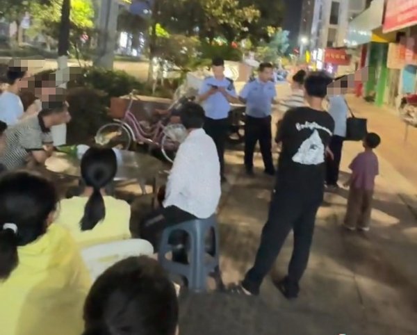 配资头条官网 “小孩卖冰棍遭顾客吃霸王餐”，当地回应：经协调已及时付钱